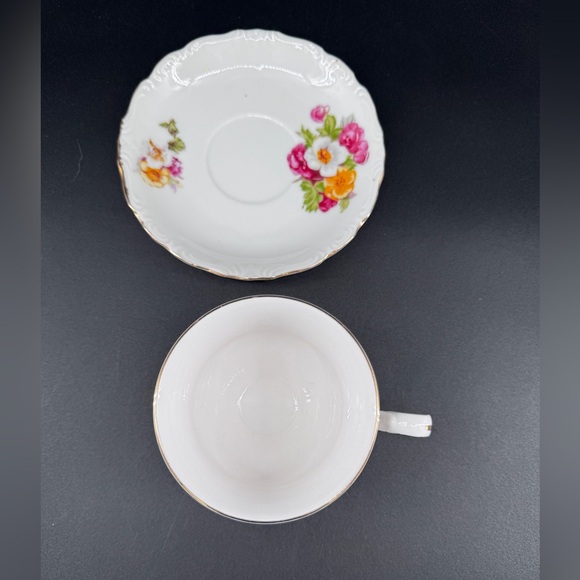 Queen Anne Bone China Teacup & Saucer - Pattern 8638 - Vintage Floral - Picture 3 of 5